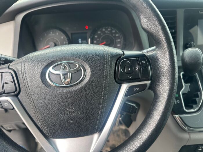 Toyota Sienna BASE - Image 12