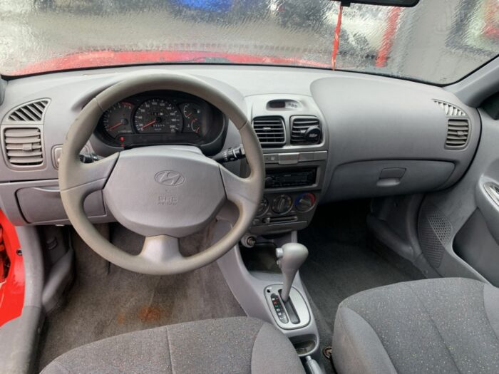 Hyundai Accent GL – Image 12