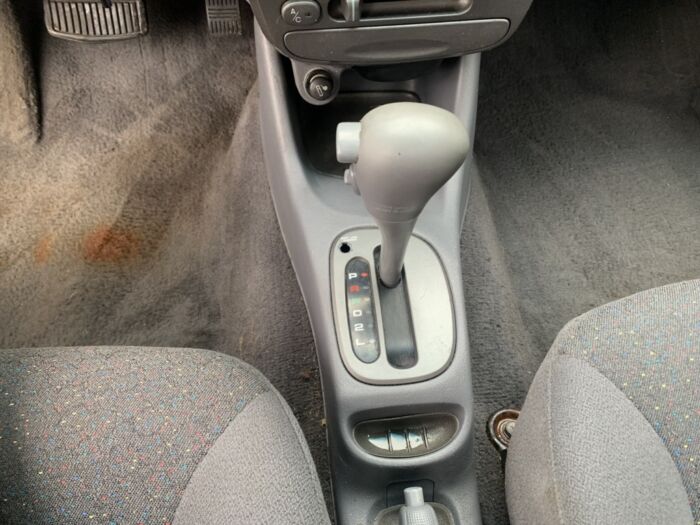 Hyundai Accent GL – Image 15