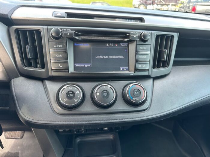 Toyota RAV4 LE – Image 13