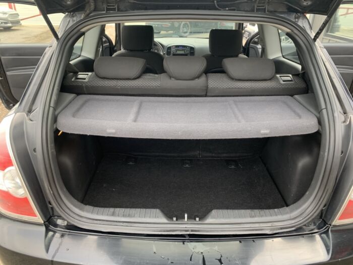 Hyundai Accent L - Image 8