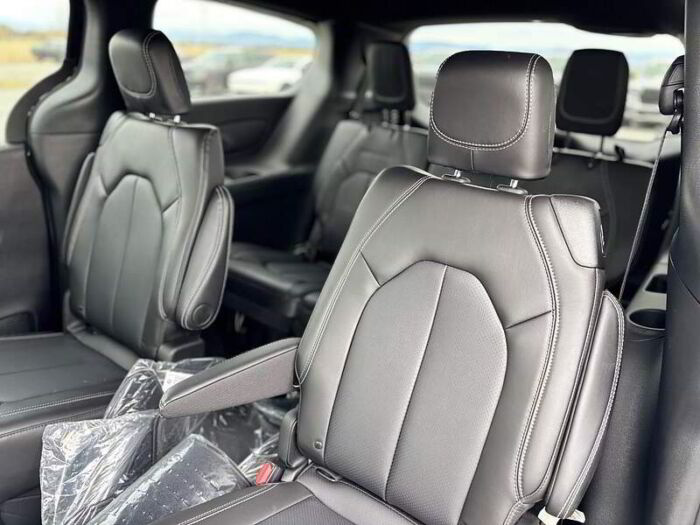 Chrysler Grand Caravan N/A - Image 12