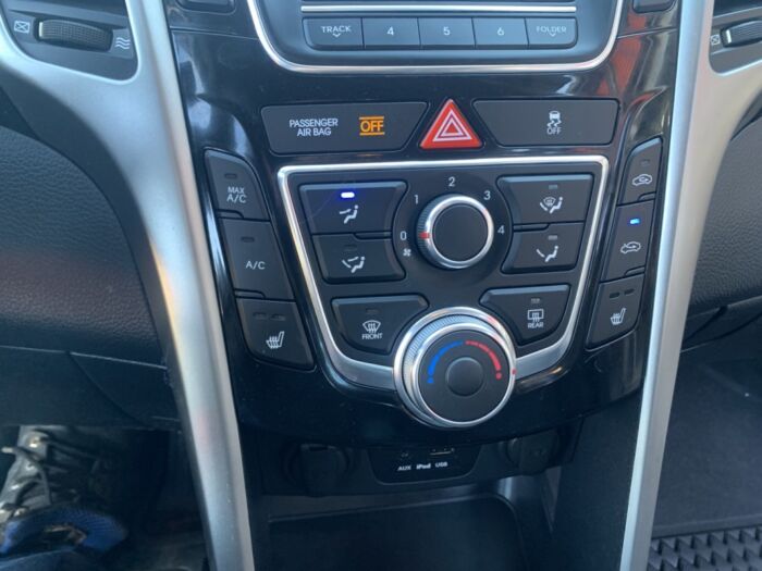 Hyundai Elantra GT GL – Image 13