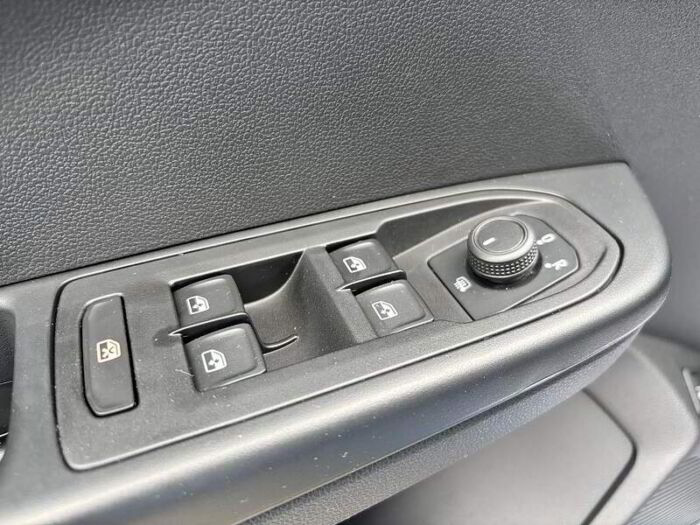 Volkswagen Taos Comfortline 4MOTION - Image 12