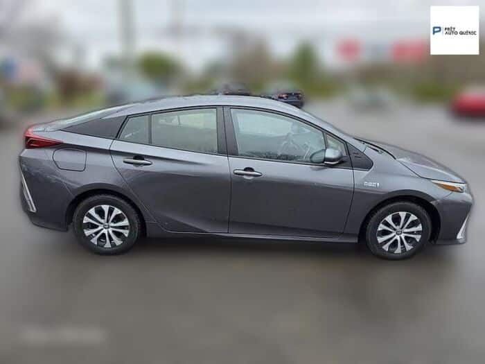 Toyota Prius Prime PLUG-IN - A VENDRE PRES DE QUEBEC - – Image 3