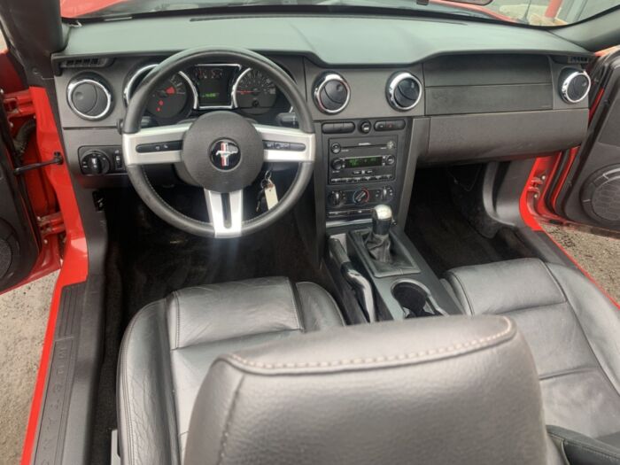 Ford Mustang - - Image 10