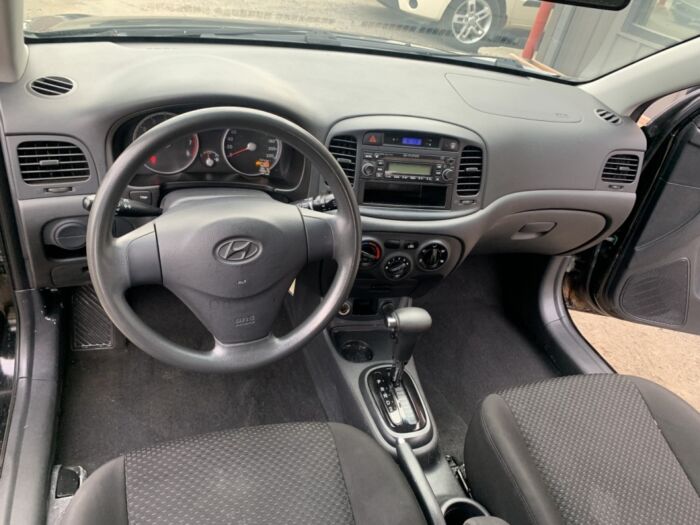 Hyundai Accent L - Image 11