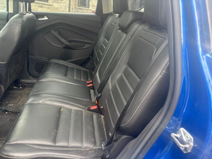 Ford Escape Titanium - Image 10