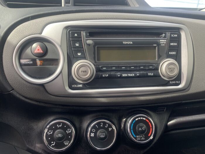 Toyota Yaris LE – Image 14