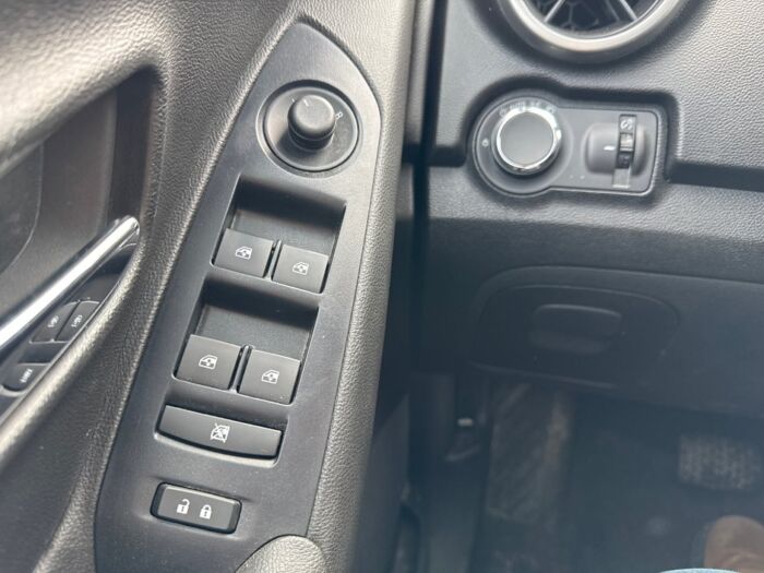 Chevrolet Trax LS - Image 11