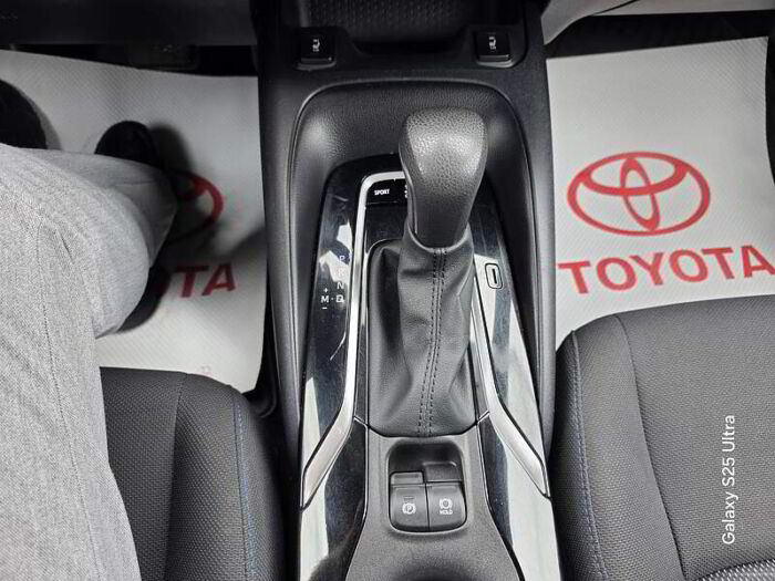 Toyota Corolla SE CVT – Image 4