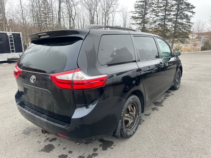Toyota Sienna BASE - Image 3