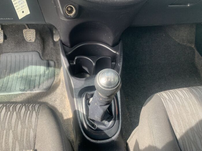 Toyota Yaris LE – Image 15