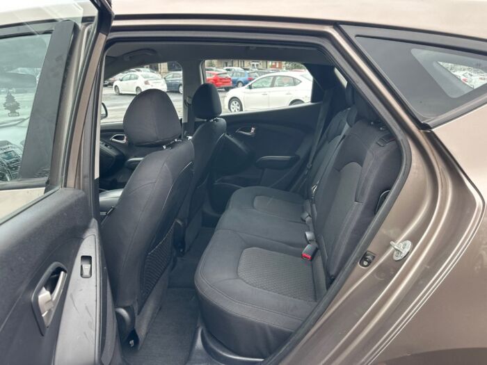 Hyundai Tucson GL – Image 8