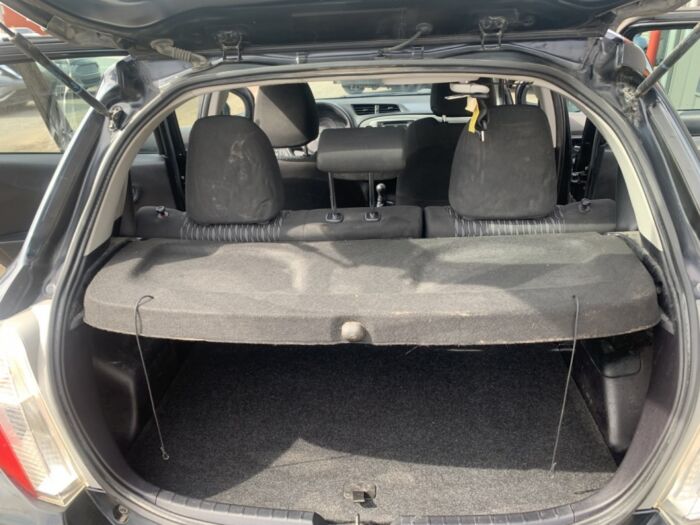 Toyota Yaris LE – Image 11