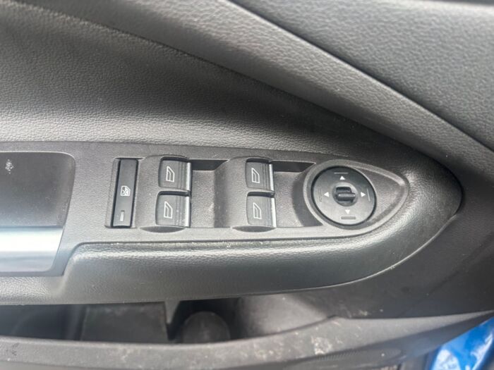 Ford Escape Titanium - Image 7