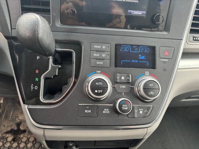 Toyota Sienna BASE - Image 15