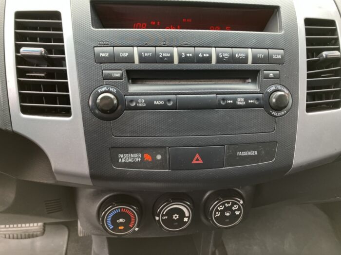 Mitsubishi Outlander ES – Image 16