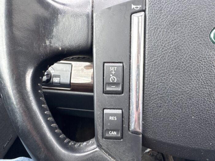 Land LR2 HSE - Image 20