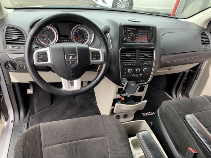 Dodge Grand Caravan SXT – Image 13