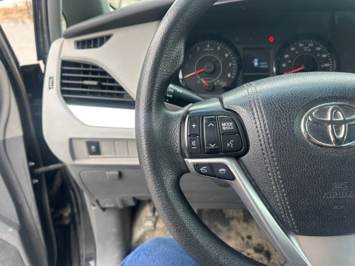 Toyota Sienna BASE - Image 11