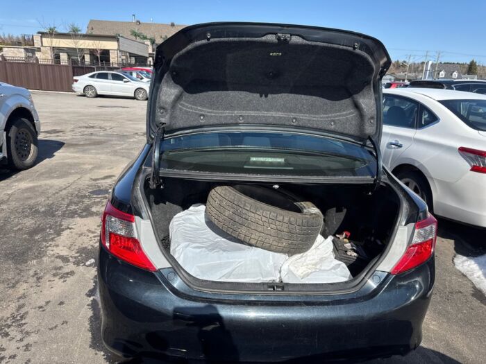 Toyota Camry Hybrid N/A - Image 12