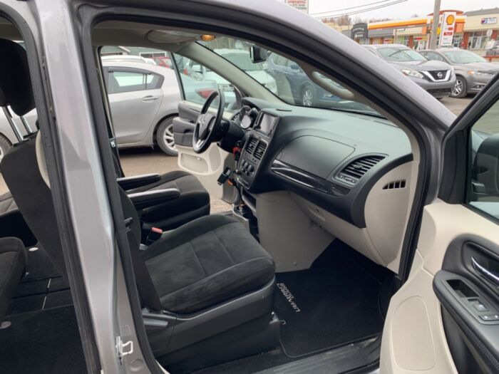 Dodge Grand Caravan SXT – Image 10
