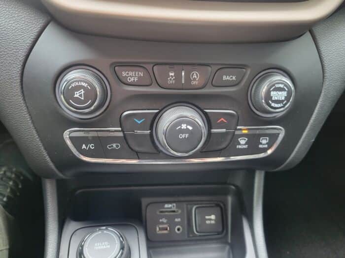 Jeep Cherokee North - Image 15