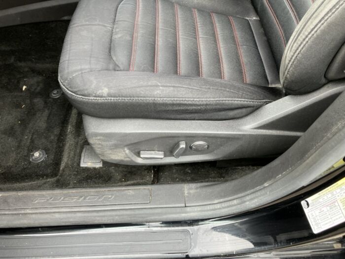 Ford Fusion SE – Image 17