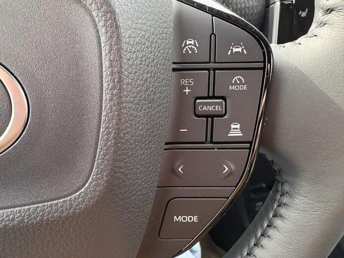 Toyota bZ4X LE FWD – Image 12