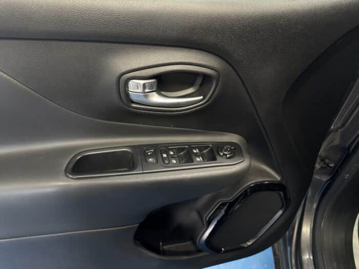 Jeep Renegade North – Image 18