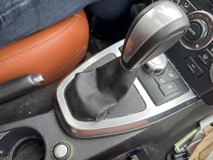 Land LR2 HSE - Image 27