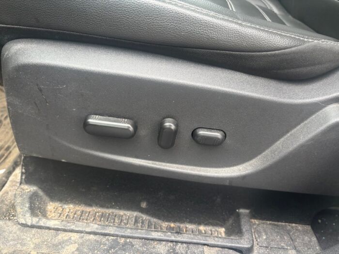 Ford Escape Titanium - Image 11