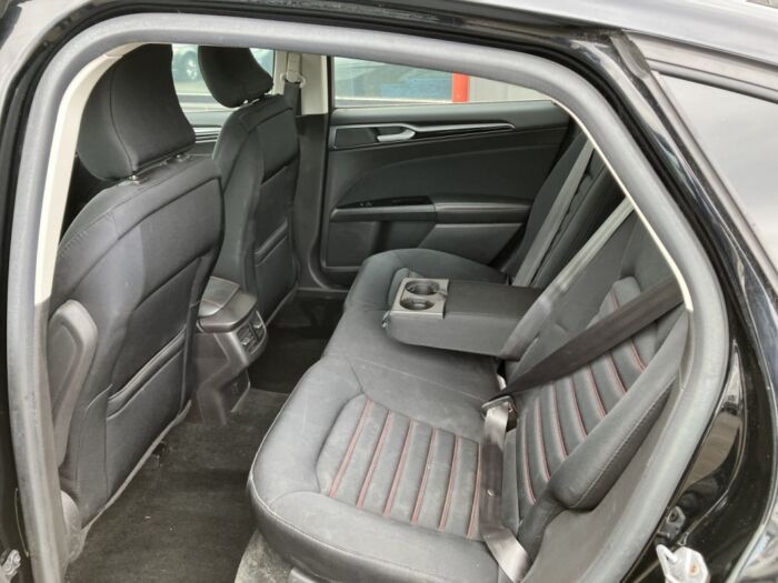 Ford Fusion SE – Image 8