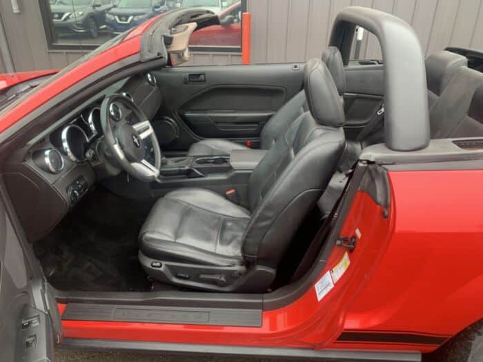 Ford Mustang - - Image 7