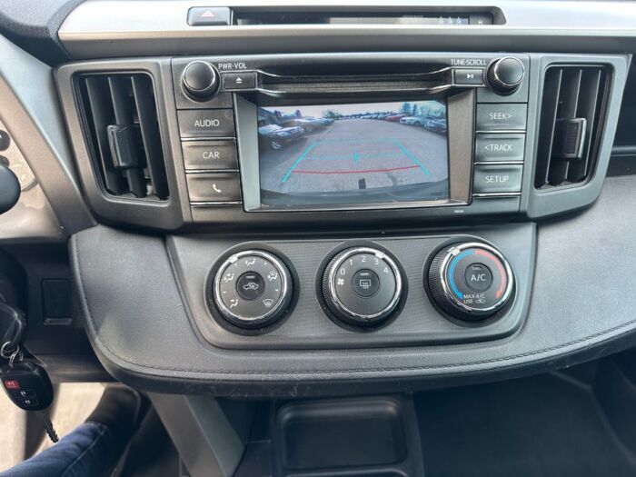 Toyota RAV4 LE – Image 14