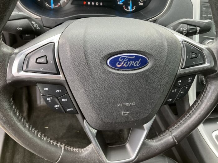 Ford Fusion SE – Image 13