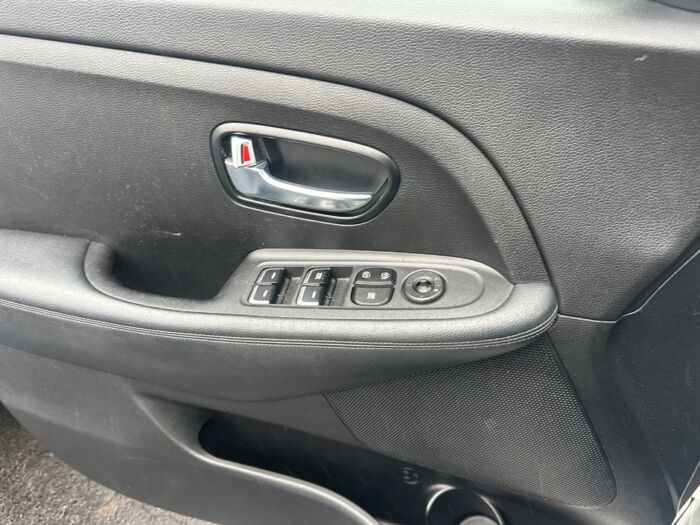 Kia Rondo LX - Image 12
