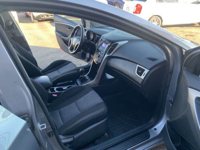 Hyundai Elantra GT GL – Image 8