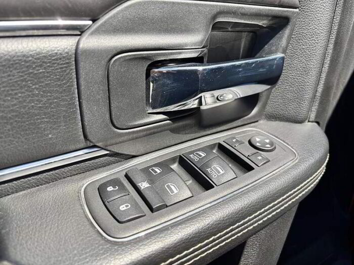 RAM 1500 Classic Warlock cabine d'équipe 4x4 caisse de 5 pi 7 po - Image 10