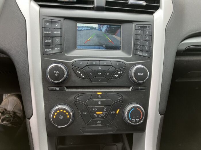Ford Fusion SE – Image 14