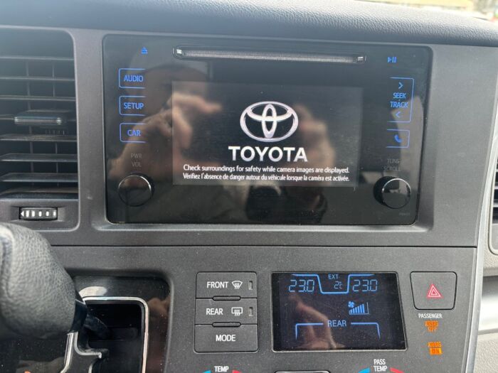 Toyota Sienna BASE - Image 13