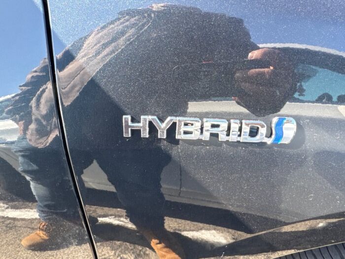Toyota Camry Hybrid N/A - Image 3