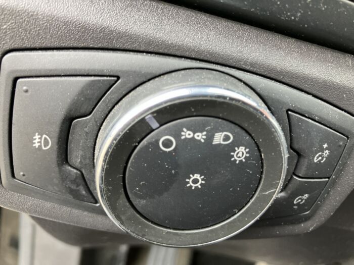 Ford Fusion SE – Image 16