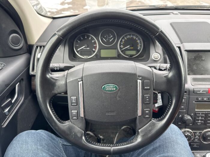Land LR2 HSE - Image 19