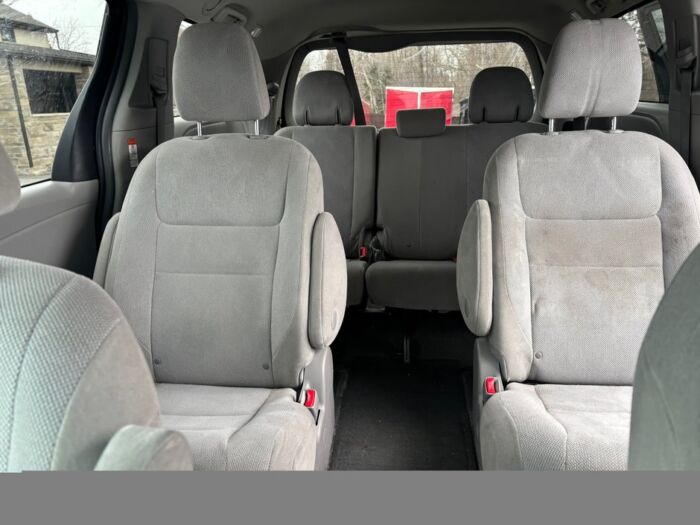 Toyota Sienna BASE - Image 6