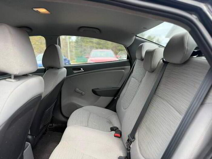 Hyundai Accent Berline 4 portes, boîte automatique, LE - Image 10