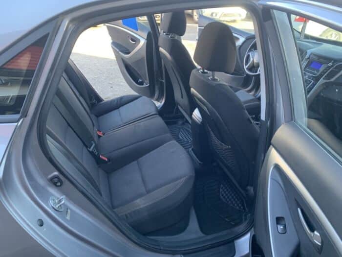 Hyundai Elantra GT GL – Image 9