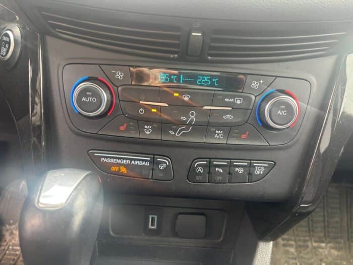 Ford Escape Titanium - Image 14