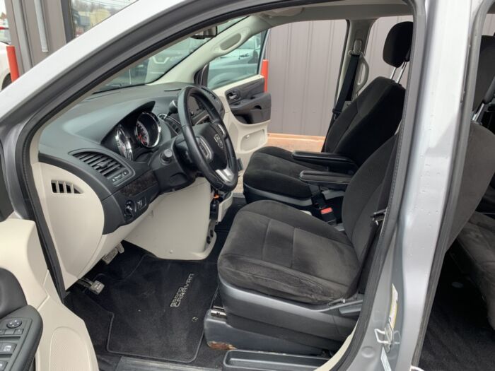 Dodge Grand Caravan SXT – Image 8
